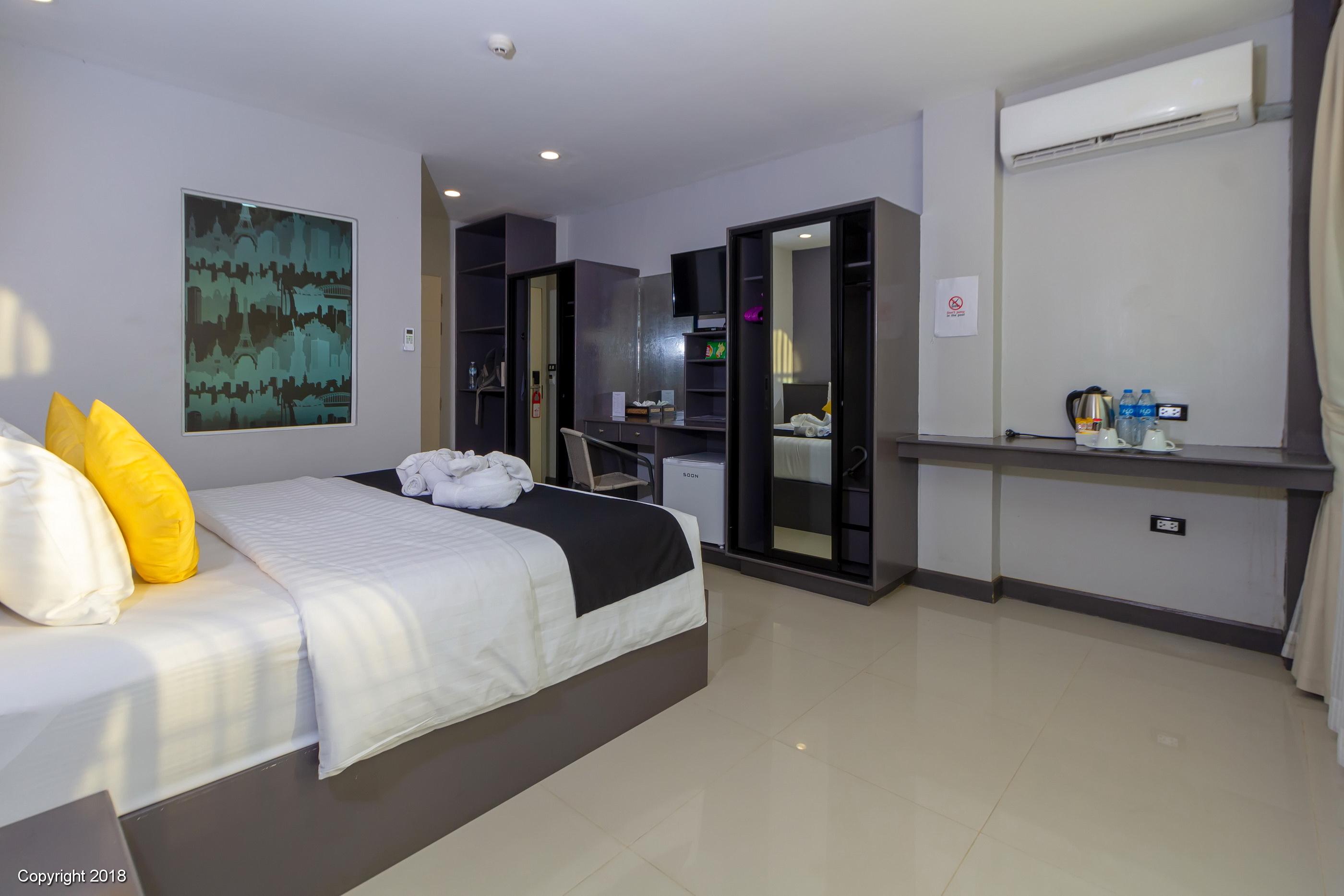 Modern Living Hotel Phuket Exterior foto